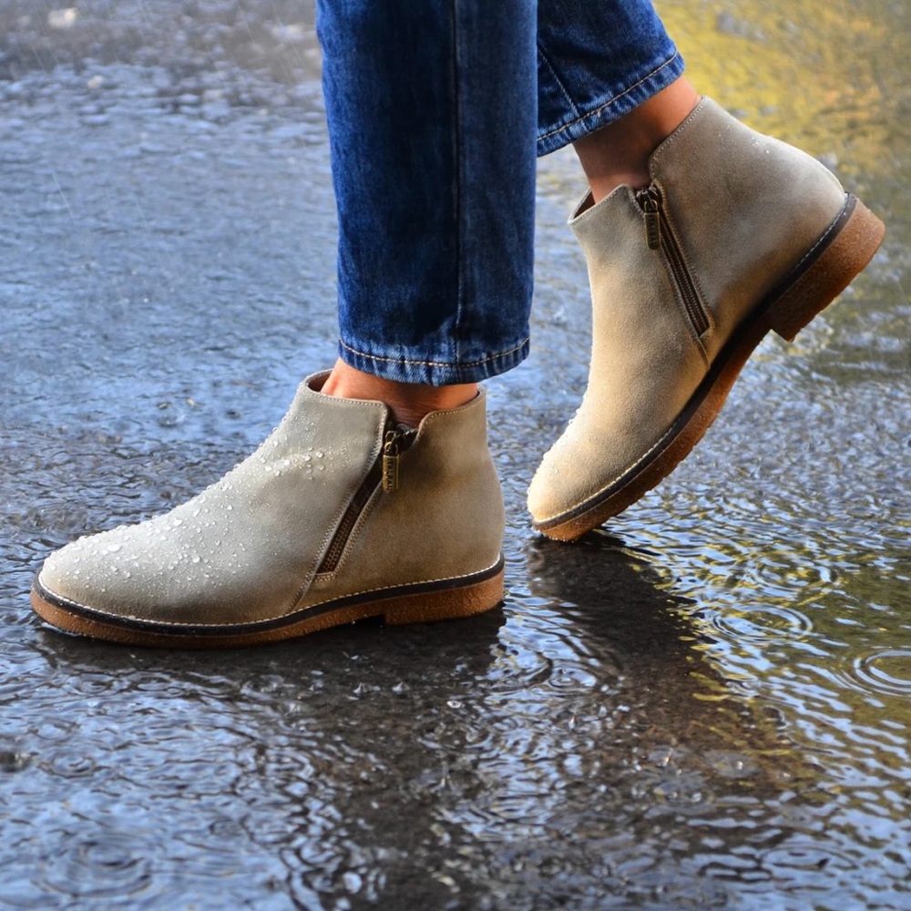 Italeau Waterproof Suede Ankle Booties Taupe 7.5 Italian Comfort NWT